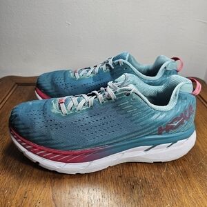 hoka one one clifton 5 running shoes women's size 11 wide D it has a little imp
